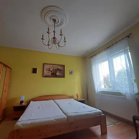 Feriehus Schoenes Mit Grossem Pool 4 Km Zum Balaton *