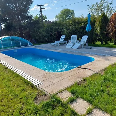 Schoenes Mit Grossem Pool 4 Km Zum Balaton Holiday home