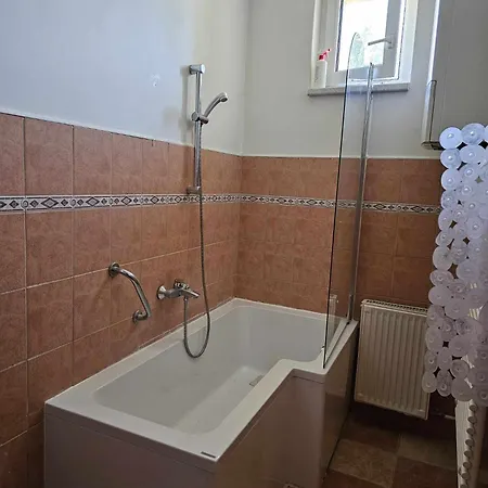 Schoenes Mit Grossem Pool 4 Km Zum Balaton * Balatonszentgyorgy